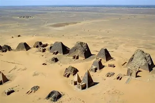 Пирамиды Мероэ, Судан, любезно предоставлено Wikipedia.org