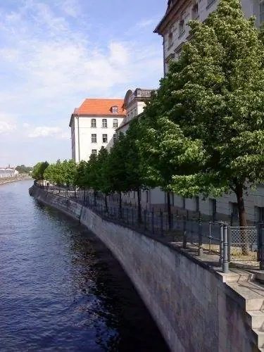 Еще одна Зеленая прогулка под названием Weg 3 возле Schiffarhtkanal.