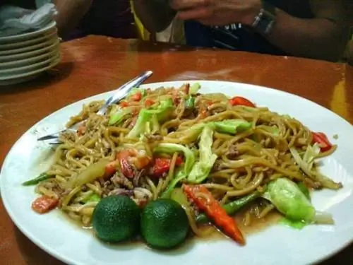 Pancit Guisado в Jonahs.