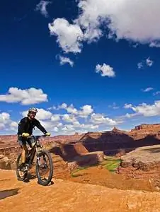 Езда на велосипеде по тропе Уайт-Рим в Каньонлендсе штата Юта - фотографии Мэтью Кэди.