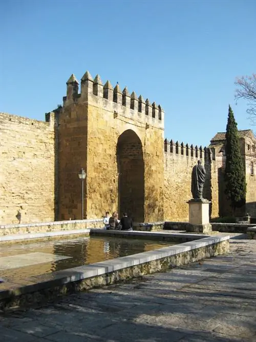 Статуя Сенеки на Пуэрта-Севилья