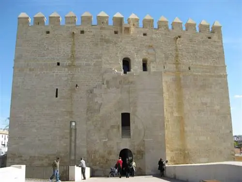 Башня Калаорра