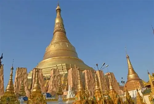 Ни один визит не будет полным, если вы не увидите фантастическую пагоду Шведагон.