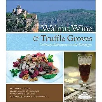 Обложка журнала Walnut Wine and Truffle Groves Кимберли Ловато и Лауры Шмальхорст о кулинарных путешествиях по региону Дордонь во Франции. Обложка журнала Walnut Wine and Truffle Groves Кимберли Ловато и Лауры Шмальхорст о кулинарных путешествиях по региону Дордонь во Франции.