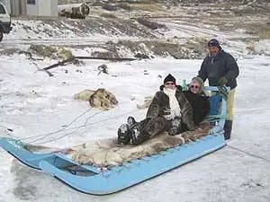 Конни и бабушка на собачьих упряжках