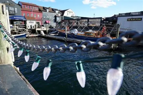 Bowens Wharf украшен к праздникам