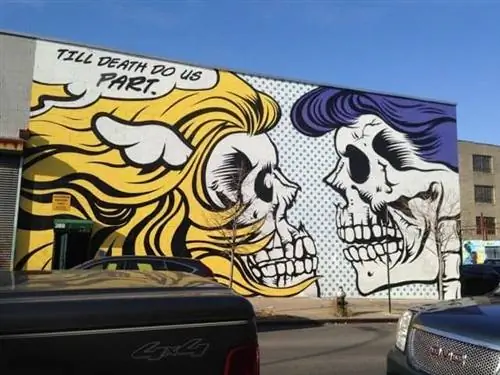 Один из любимых стрит-артов местного гида.