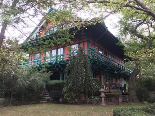 Victorian Flatbush предлагает заглянуть в дома и музеи по соседству.