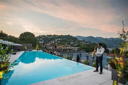 Бар на крыше Hilton Lake Como