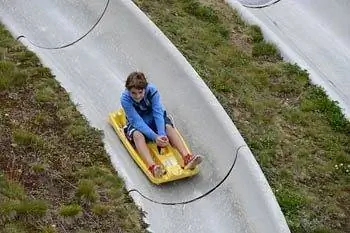 Горный спуск - более безопасная альтернатива скоростному спуску на горном велосипеде.