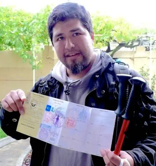 Паломники имеют при себе паспорт, в который им ставят штампы на остановках по пути.