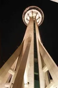 Башня Макао имеет высоту более 1000 футов.