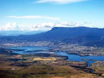 Вид с воздуха на гавань Хобарта, Тасмания.