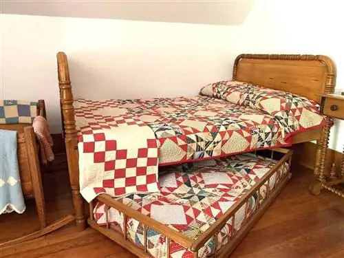 раскладушка в маяке