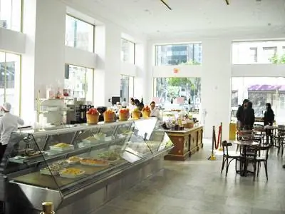 Внутри Bottega Louie, в Лос-Анджелесе, Калифорния, Лос-Анджелес.