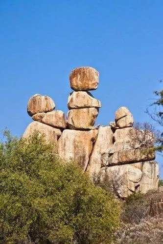 Удивительная груда камней.