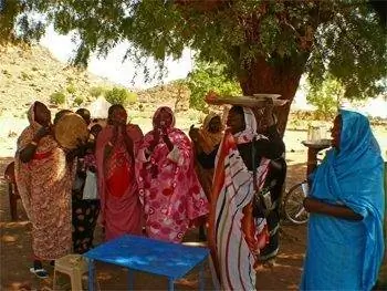 Подготовка к ритуалу хны с кофе в Судане. фотографии Рене Бауэра.
