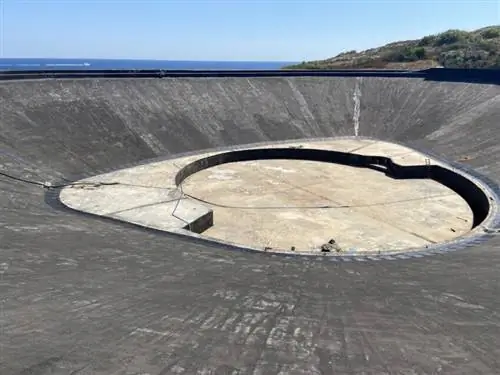 Этот резервуар для воды на киностудии Мальты имеет глубину 11 метров и вмещает 12 миллионов галлонов воды. Фото Марины Паскуччи