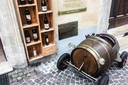 Монтефалько: улица во время винной ярмарки Anteprima Sagrantino. Джон Хендерсон