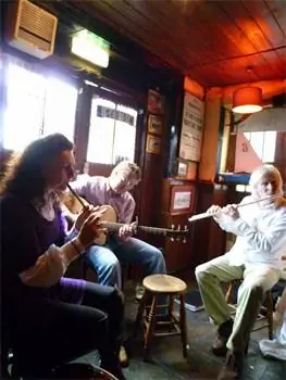 Музыканты в O'Donaghues в Дублине.