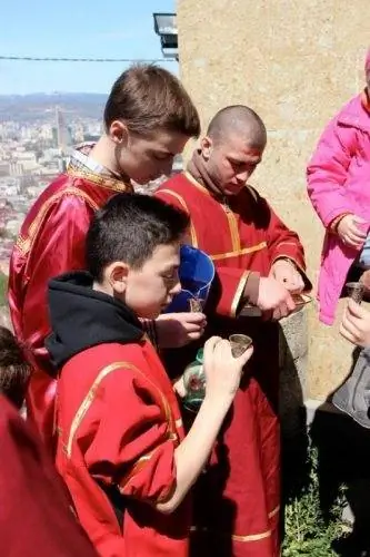 Мальчики в церкви