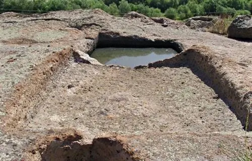 Древний винный пресс в Агаракском археологическом комплексе.