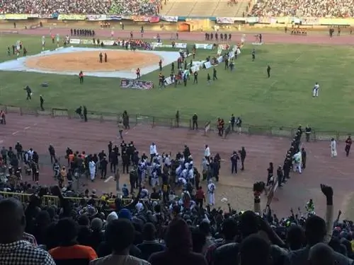 Моду Ло - Roc de Parcelles Assainies - и его команда готовятся к битве.