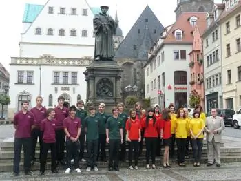 Учащиеся школы, основанной Лютером в 1543 году, которая до сих пор процветает.