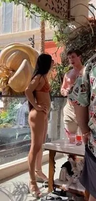 Официантка в Tao Beach Club в Лас-Вегасе