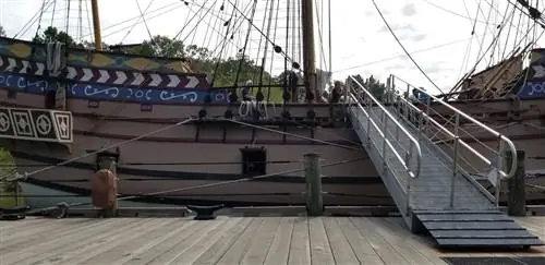 Поднимитесь на борт копии одного из кораблей Susan Constant, одного из кораблей, доставивших английских поселенцев в Джеймстаун в 1604 году. Фотография Джека Данфи.