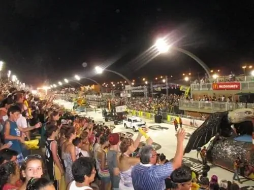 Карнавальное шествие в Энкарнасьоне, Парагвай.