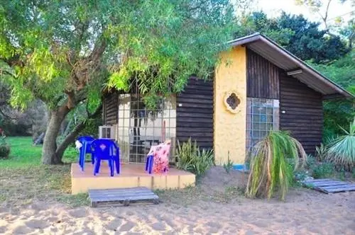 Уютный домик на пляже в Сан-Бернадино, Парагвай.