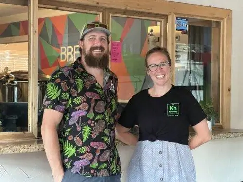 Джейсон и Лора из KinderHill Brew Lab в Брайане, штат Техас.
