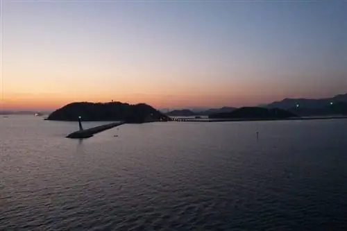 Бескрайний Тихий океан ждет увиденного путешествия на грузовом судне.