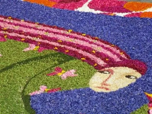 Законченное произведение искусства готово для прохождения епископа.