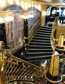 Великолепная лестница Msc Preziosa.