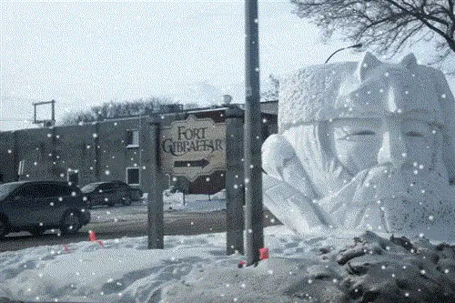 Форт Гибралтар - это воссозданный форт времен вояжеров, охотников, которые впервые заселили Виннипег.