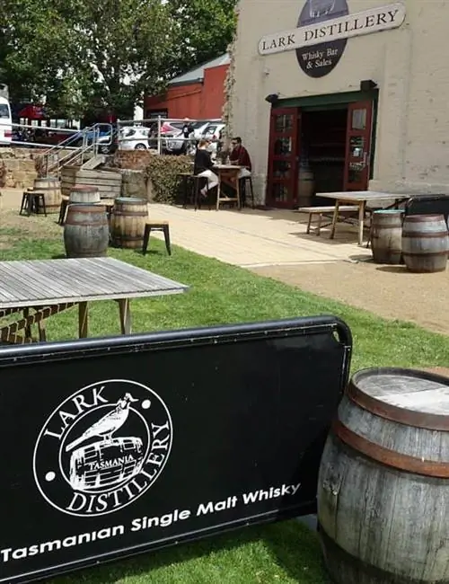 В Тасмании много прекрасных ликероводочных заводов, таких как Lark Distillery.