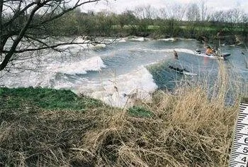 Серфинг в Северн-Боре в Глостершире, Англия. фото википедия.