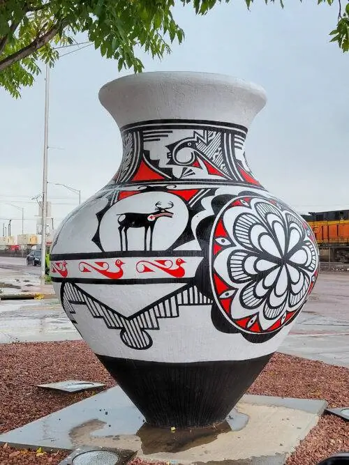 Керамика коренных американцев в Гэллапе, штат Нью-Мексико.