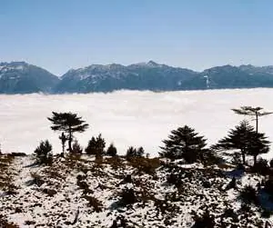 Море облаков и снега в горах над Тавангом - фото Лакшми Саратх