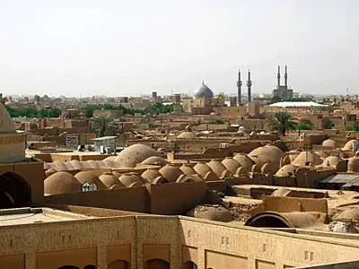 Йезд, город, известный своими аэродинамическими трубами, также является излюбленным местом иранцев для медового месяца.