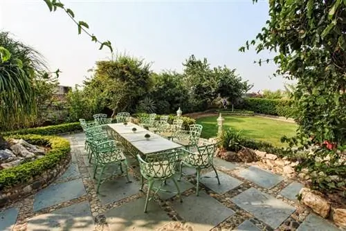 Безмятежный и расслабляющий сад замка Бера.