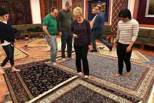 Проверка ковров в Каппадокии, Турция.