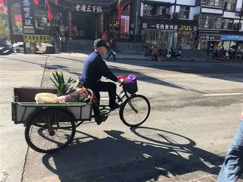 Велосипедист из района Улинъюань