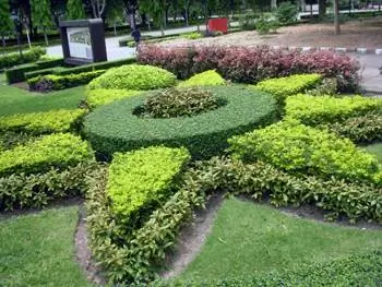 Топиарий в Травяном саду принцессы Маха Чакри Сириндхон.