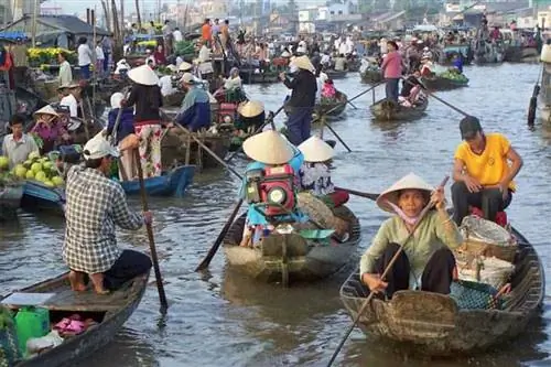 Плавучий рынок реки Меконг.