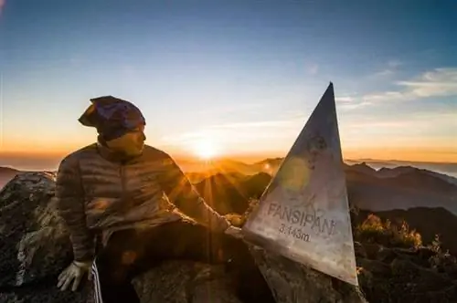 На вершине горы Фансипан в поселке Сапа, Вьетнам. Фото с сайта Sapagrouptours.com.