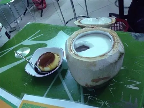 Ханойские десерты: карамен и кокосовое желе в Ханое, Вьетнам. Совершите экскурсию по дюжине вкусных десертов, которые вы можете найти по всему городу Хошимин.