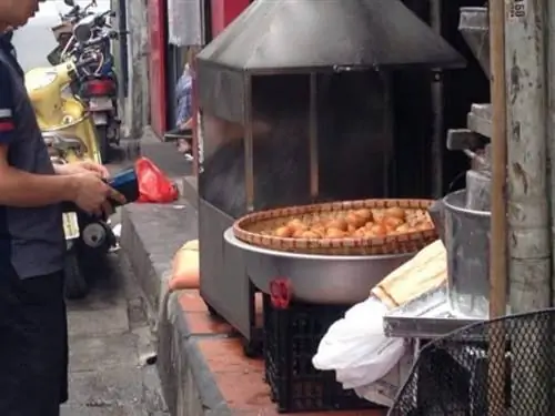 Пончики в Ханое.